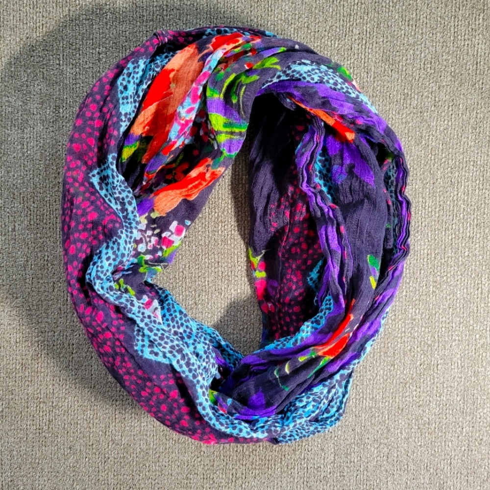 American Eagle Outfitters fashion scarf